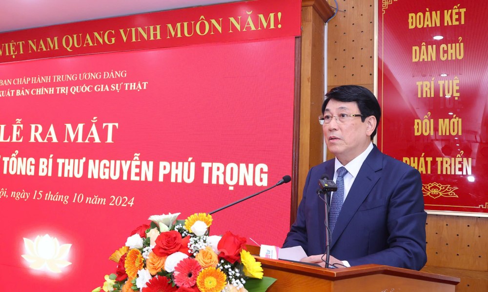 Uy vien Bo Chinh tri, Thuong truc Ban Bi thu Luong Cuong phat bieu tai Le ra mat Tu sach dien tu Tong Bi thu Nguyen Phu Trong. Anh: T.Vuong