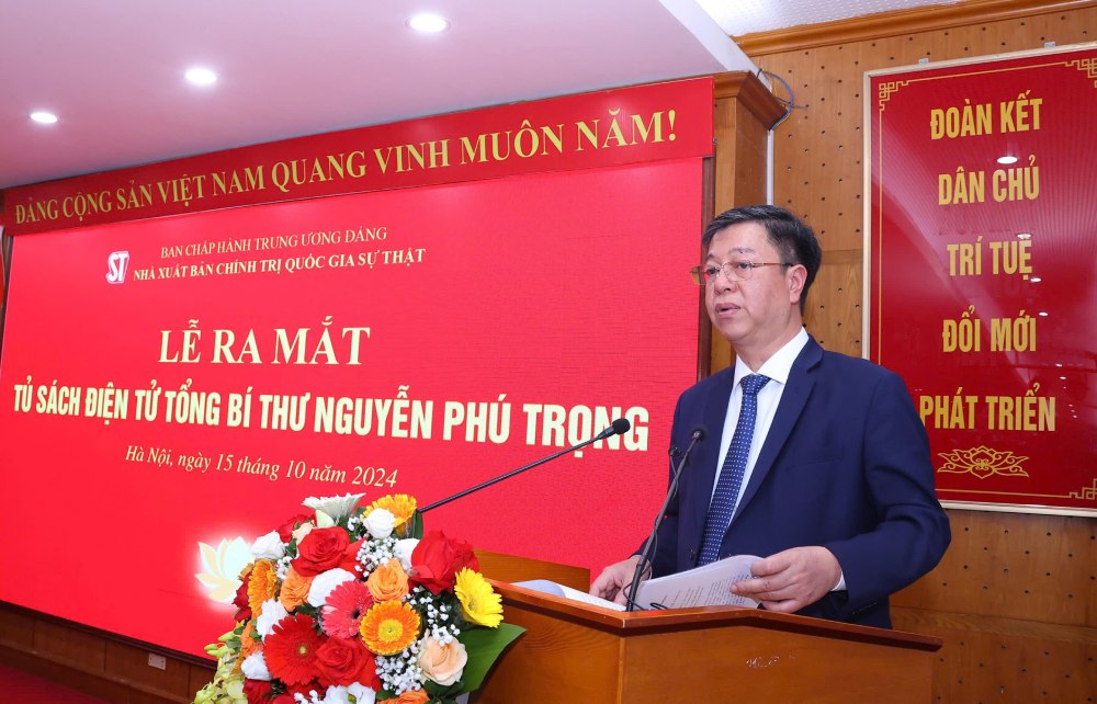 PGS.TS Vu Trong Lam - Giam doc, Tong Bien tap Nha xuat ban Chinh tri quoc gia Su that phat bieu. Anh: T.Vuong