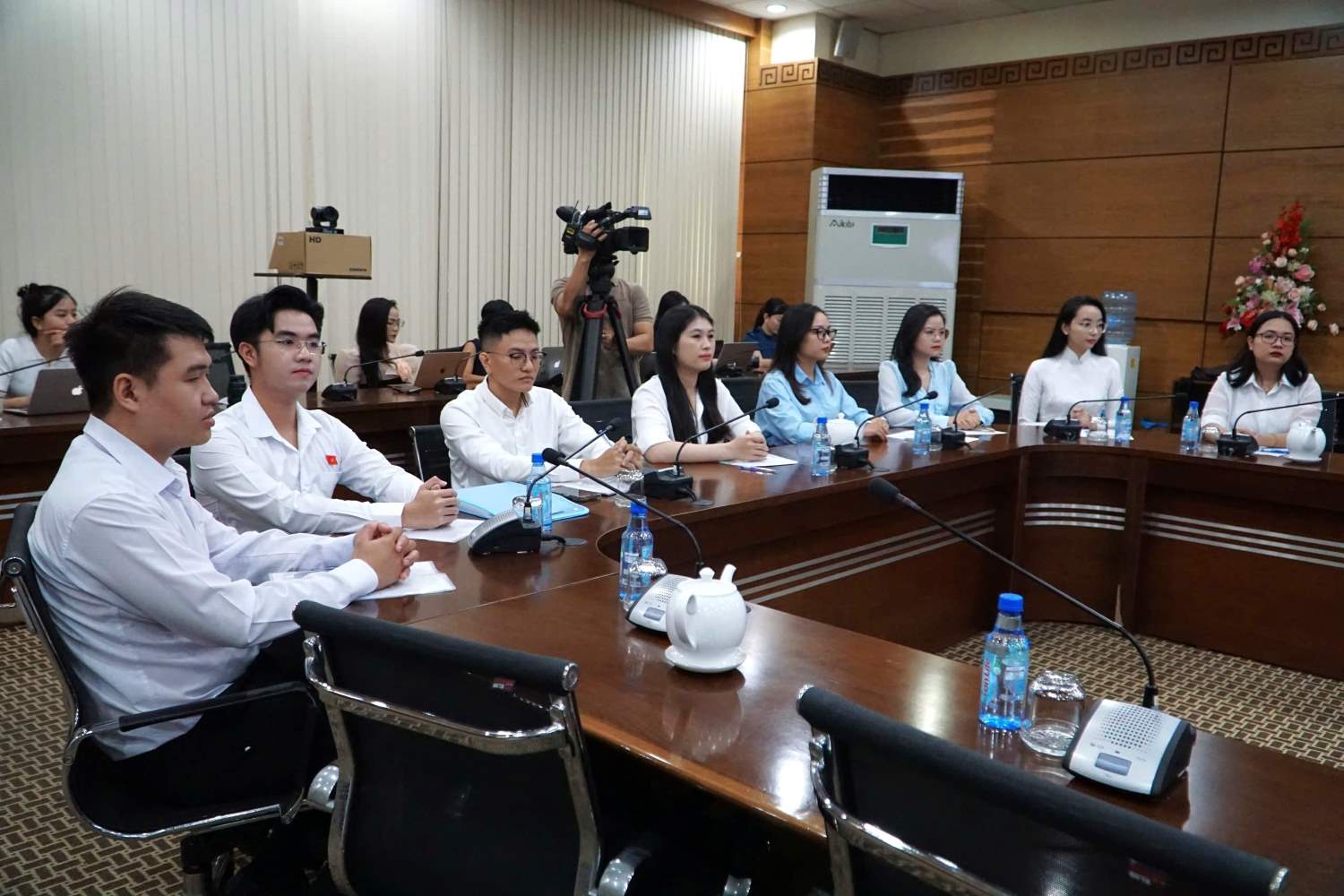 8 candidates entered the recruitment round of civil servants in Ho Chi Minh City. Photo: Minh Quan