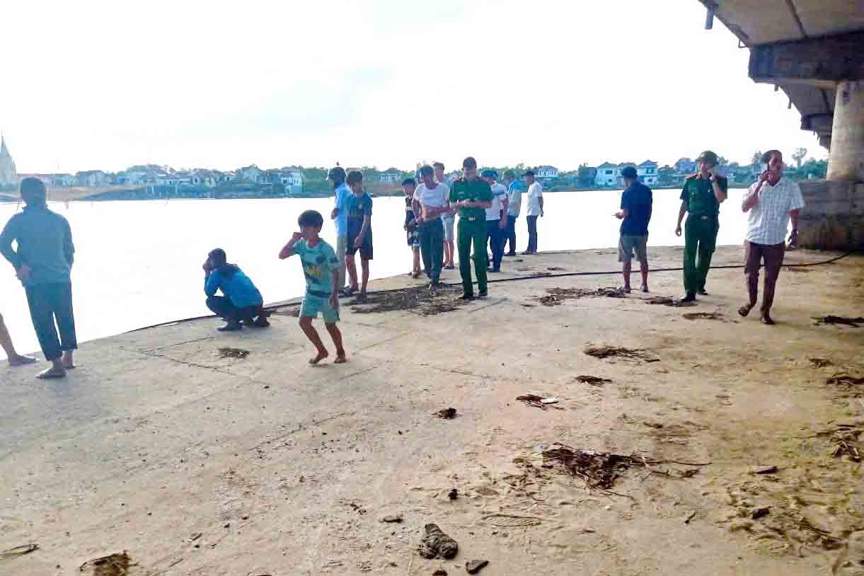 The scene where B and a group of friends went to bathe in the river, while playing unfortunately fell into the river and drowned. Photo: Hai Tuan.