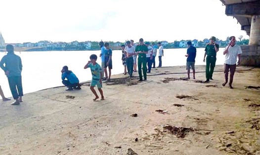 Hiện trường nơi cháu B cùng nhóm bạn ra để tắm sông, trong lúc chơi đùa không may rơi xuống sông đuối nước tử vong. Ảnh: Hải Tuấn.