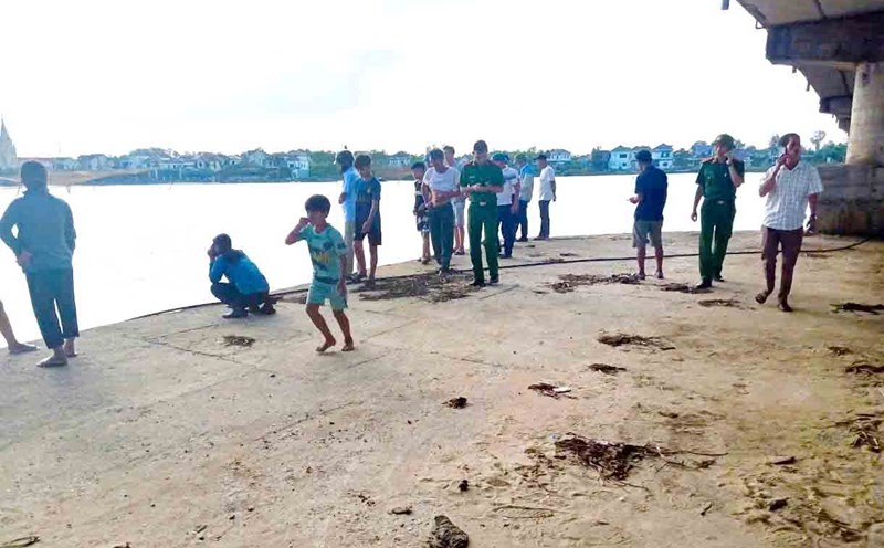 The scene where B and a group of friends went to bathe in the river, while playing unfortunately fell into the river and drowned. Photo: Hai Tuan.