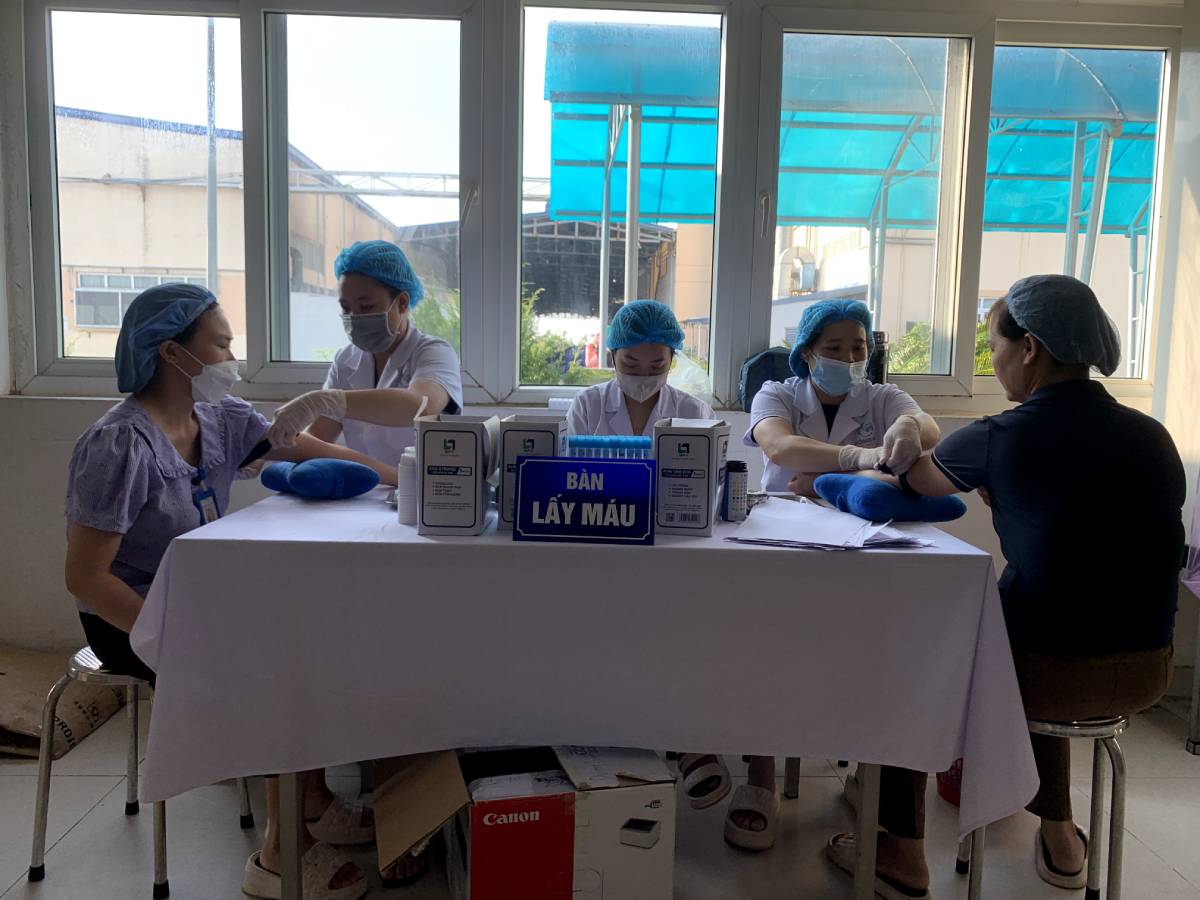 Health check-ups for female workers are a regular care activity of the Trade Union at all levels of Nam Dinh province. Photo: Luong Ha