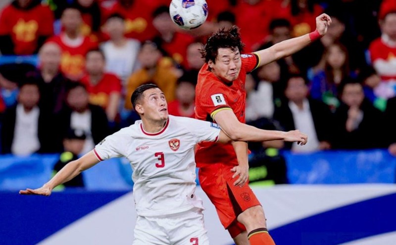 Sau 3 trận hòa, tuyển Indonesia (áo trắng) nhận thất bại đầu tiên tại vòng loại thứ 3 World Cup 2026 khu vực châu Á. Ảnh: Sohu