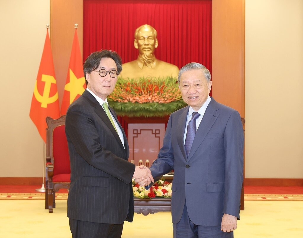 General Secretary and President To Lam received Mr. Chang Ho Jin - Special Advisor on Foreign Affairs and Security of President Yoon Suk Yeol of the Republic of Korea who is visiting Vietnam. Photo: VNA