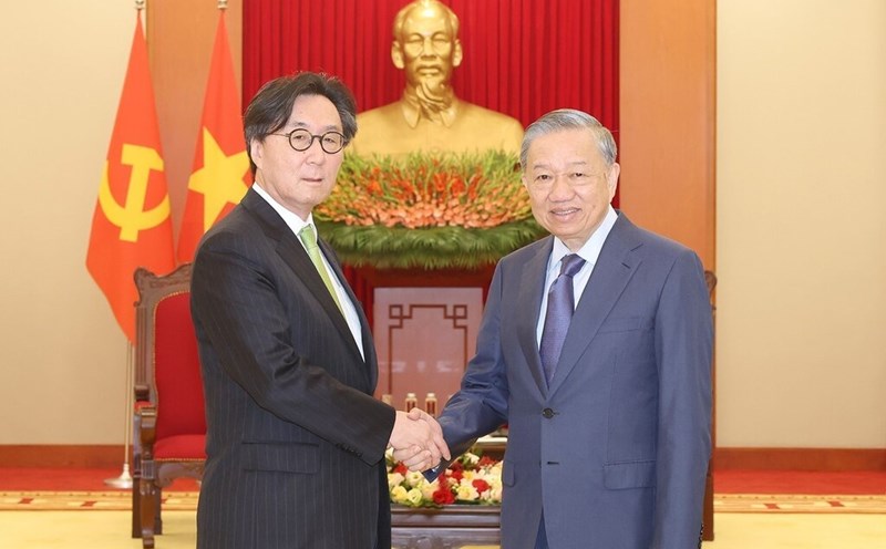 General Secretary and President To Lam received Mr. Chang Ho Jin - Special Advisor on Foreign Affairs and Security of President Yoon Suk Yeol of the Republic of Korea who is visiting Vietnam. Photo: VNA