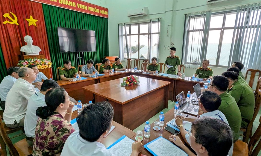 Đại tá Nguyễn Thế Hải, Phó Giám đốc Công an tỉnh An Giang phát biểu kết luận tại buổi kiểm tra. Ảnh: Nghiêm Túc