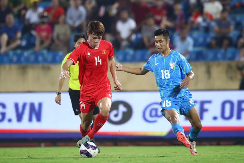 Hoang Duc (14) will play for Ninh Binh in the First Division. 
Photo: Minh Dan