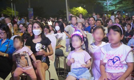 Công nhân các khu công nghiệp ở Hải Phòng “khát” nơi gửi trẻ. Ảnh: Mai Dung