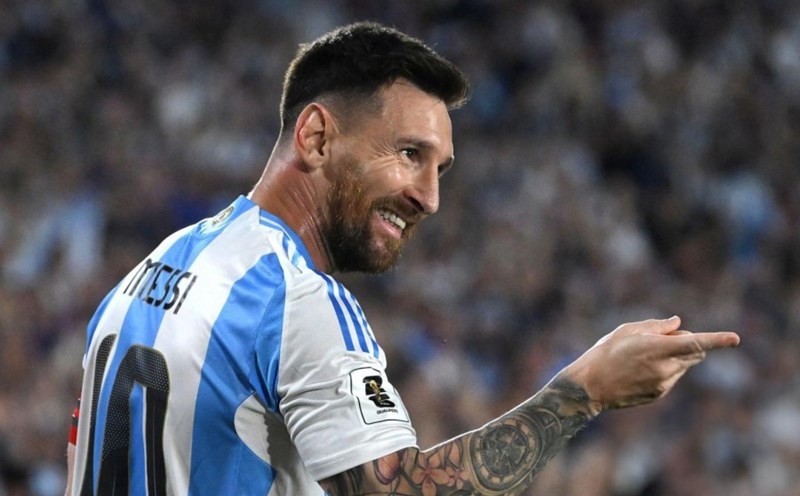 Lionel Messi có trận đấu xuất sắc trước hơn 80.000 khán giả nhà. Ảnh: AFA