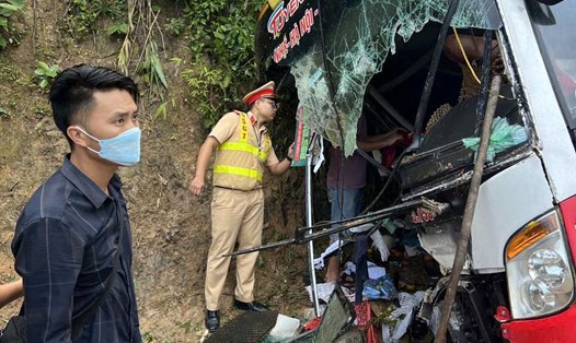 Vụ tai nạn xe khách tại Điện Biên khiến ít nhất 1 người chết, gần 20 người bị thương. Ảnh: Người dân cung cấp