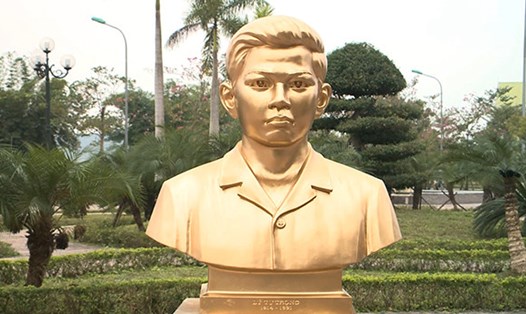 Tượng người thanh niên yêu nước, anh hùng liệt sỹ Lý Tự Trọng. Ảnh: Trung ương Đoàn TNCS Hồ Chí Minh.