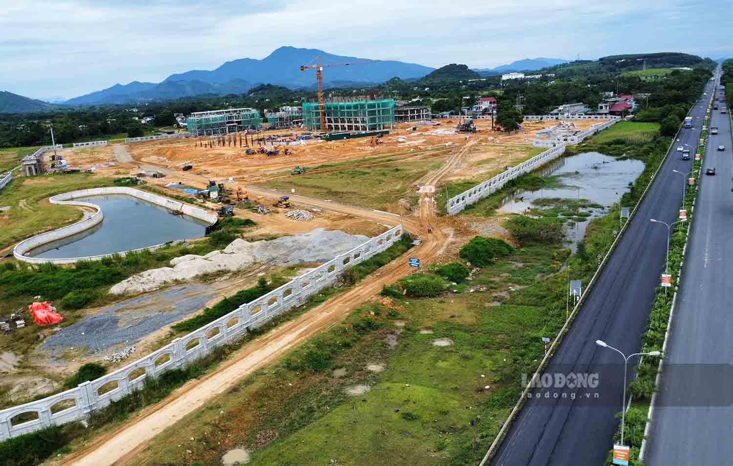 Benh vien Da khoa tinh Tuyen Quang duoc xay dung canh QL.2, tuyen tranh TP Tuyen Quang thuan tien ve giao thong. Anh: Viet Bac.