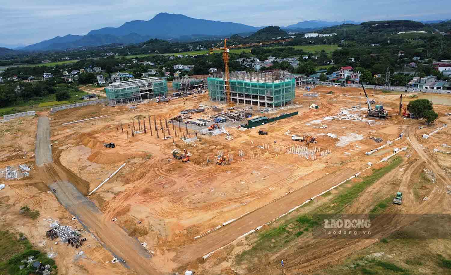 The largest hospital in Tuyen Quang province, with a scale of 1,000 beds, is gradually taking shape. Photo: Viet Bac.