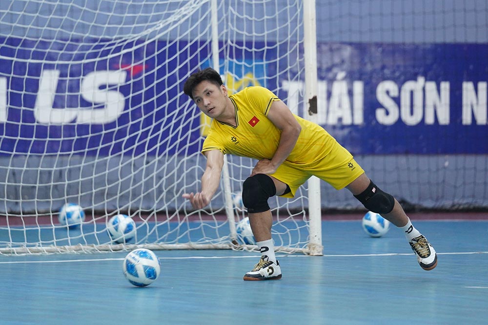 Theo ke hoach, doi tuyen futsal Viet Nam se tap luyen tai nha thi dau cau lac bo futsal Quan 8 cho den ngay 25.10 se di chuyen sang Thai Lan tap huan truoc them giai vo dich futsal Dong Nam A 2024.