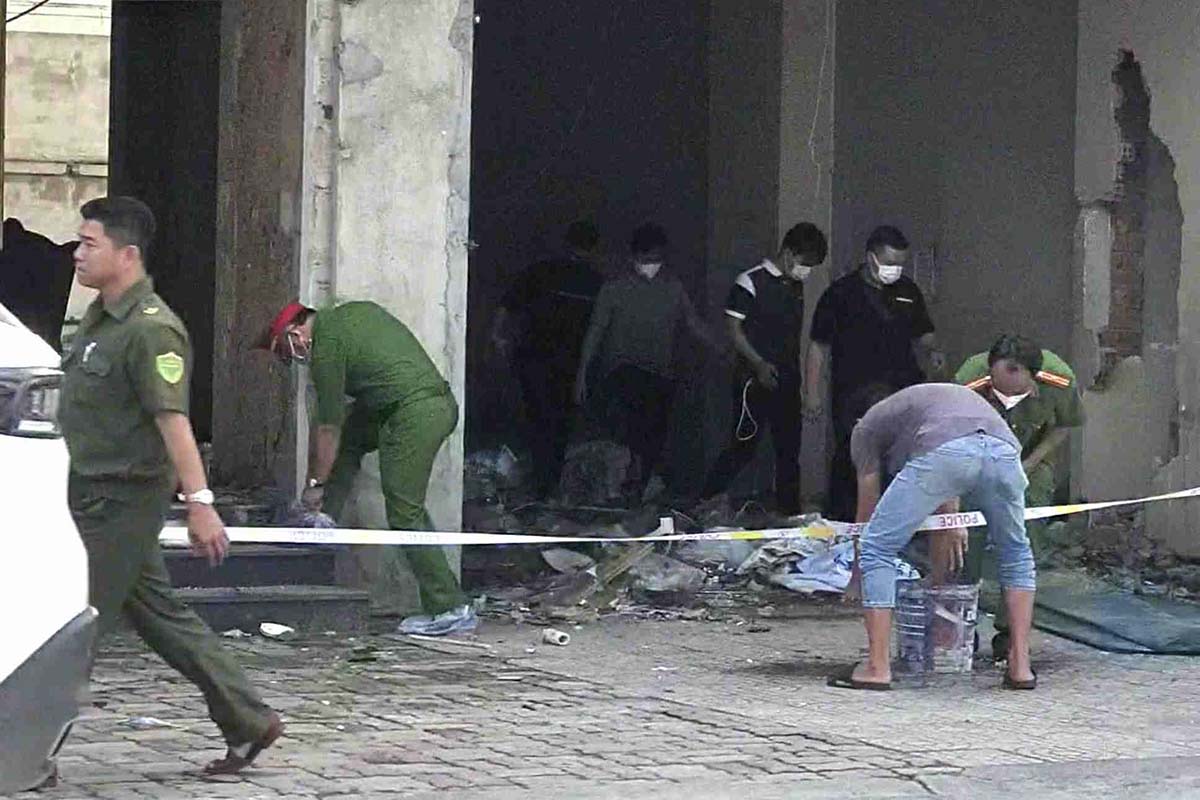 The scene of the discovery of a decomposing body at karaoke An Phu, Binh Duong. Photo: Dinh Trong