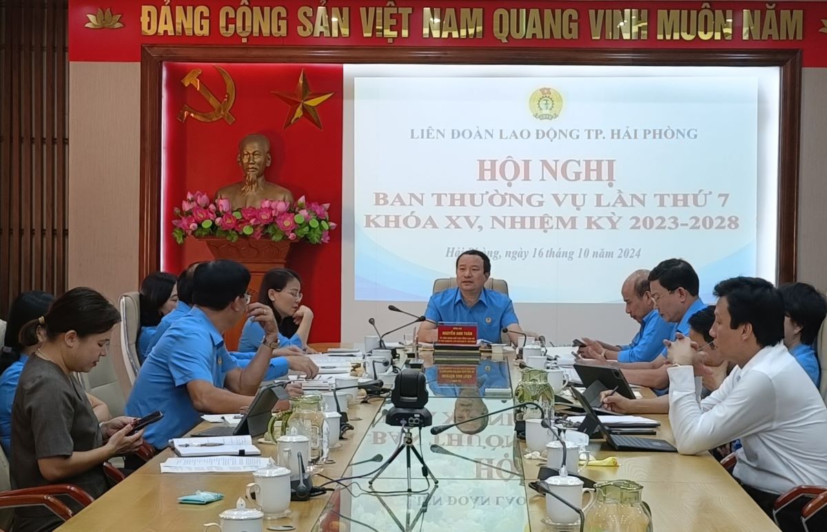 The Standing Committee of the Hai Phong City Labor Federation held a meeting to discuss tasks and solutions for the last 3 months of 2024, and a plan to take care of Tet for union members and workers. Photo: Mai Dung