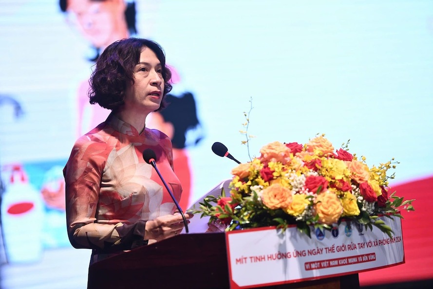 Deputy Minister of Health Nguyen Thi Lien Huong calls for hand washing with soap. Photo: Ministry of Health