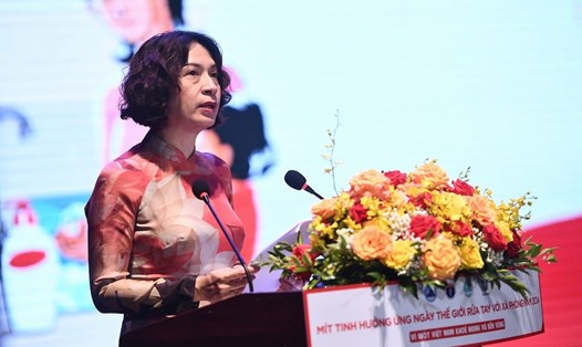 Thứ trưởng Bộ Y tế Nguyễn Thị Liên Hương kêu gọi rửa tay bằng xà phòng. Ảnh: Bộ Y tế