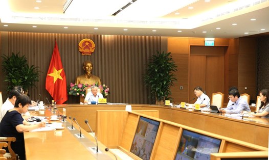 Phó Thủ tướng Thường trực Chính phủ Nguyễn Hòa Bình chủ trì cuộc họp về xử lý vướng mắc trong quá trình hướng dẫn thực hiện sáp nhập huyện, xã. Ảnh: Nguyễn Hoàng/VGP