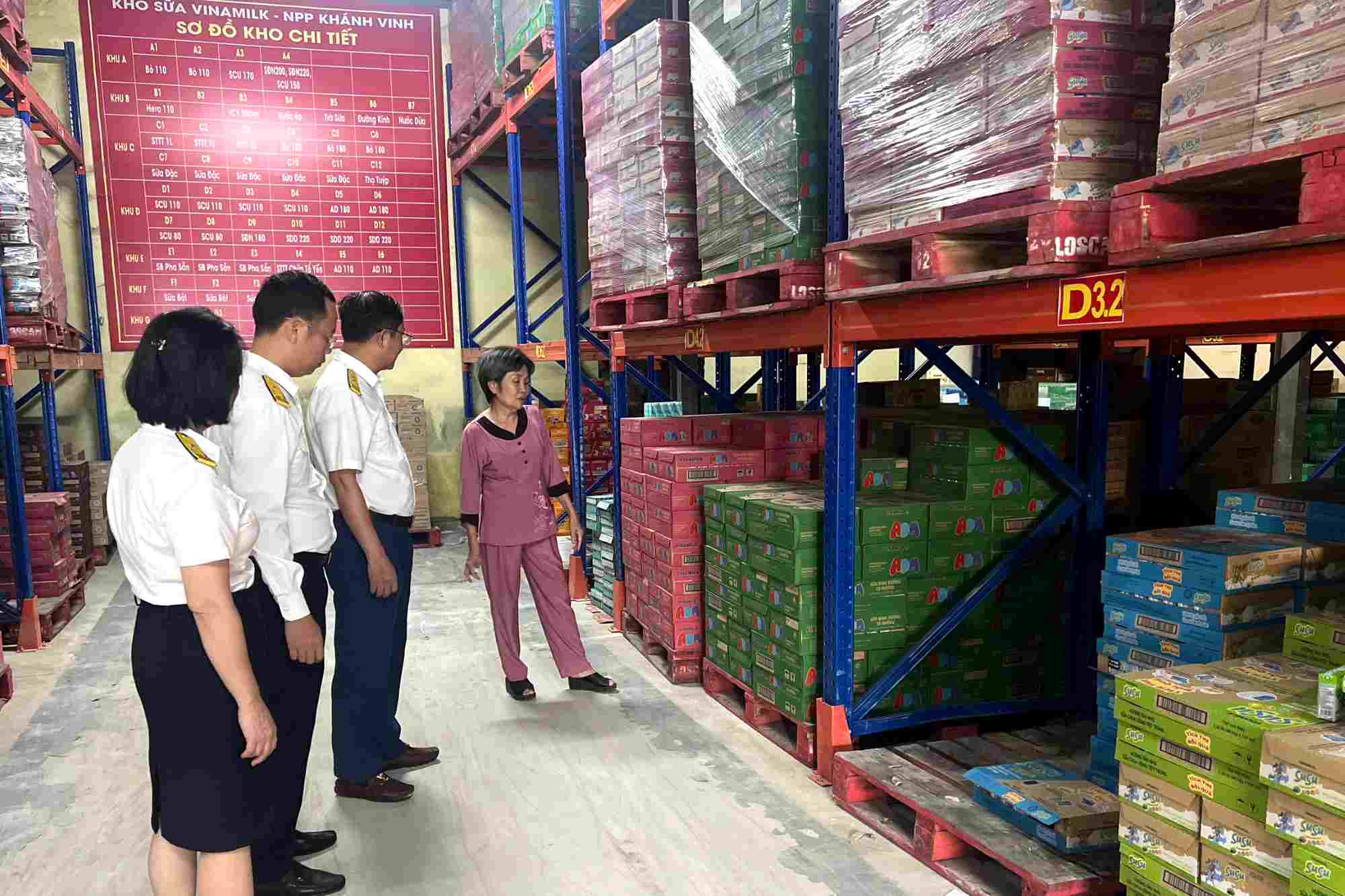 Tax authorities survey actual losses of businesses after storms and floods in Thai Nguyen. Photo: Tax Directorate