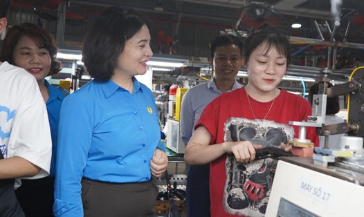 Lao động nữ trong các khu công nghiệp được các doanh nghiệp, các cấp công đoàn quan tâm, chăm lo. Ảnh: Mai Dung