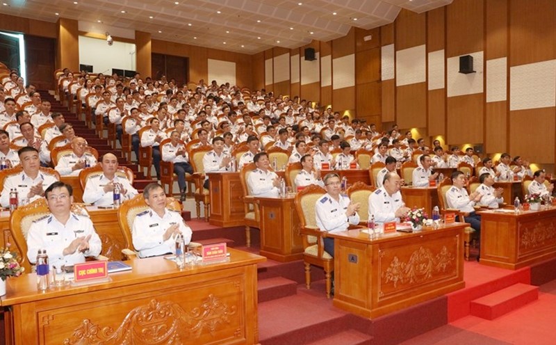 Delegates attending the Conference announcing the Decision of the Ministry of National Defence on merging and reorganizing 2 Departments of the Vietnam Coast Guard. Photo: VGP