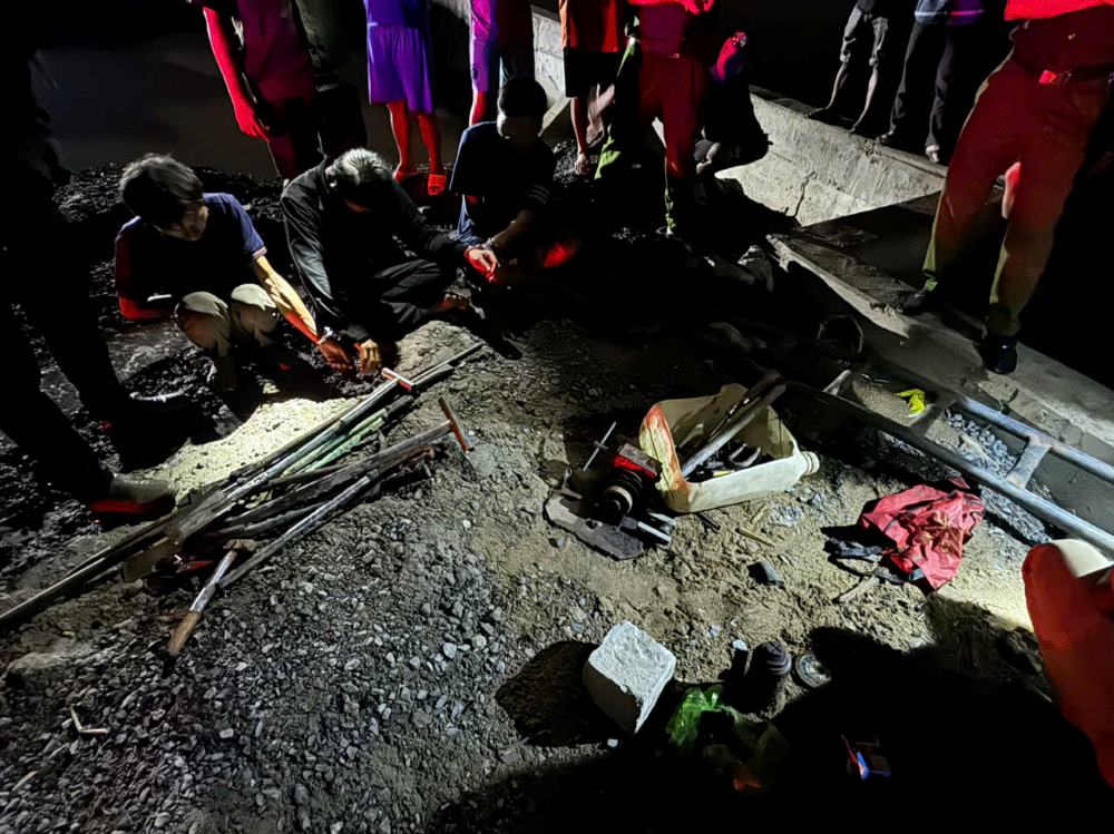 Nhóm đối tượng bị CSGT TPHCM bắt giữ.