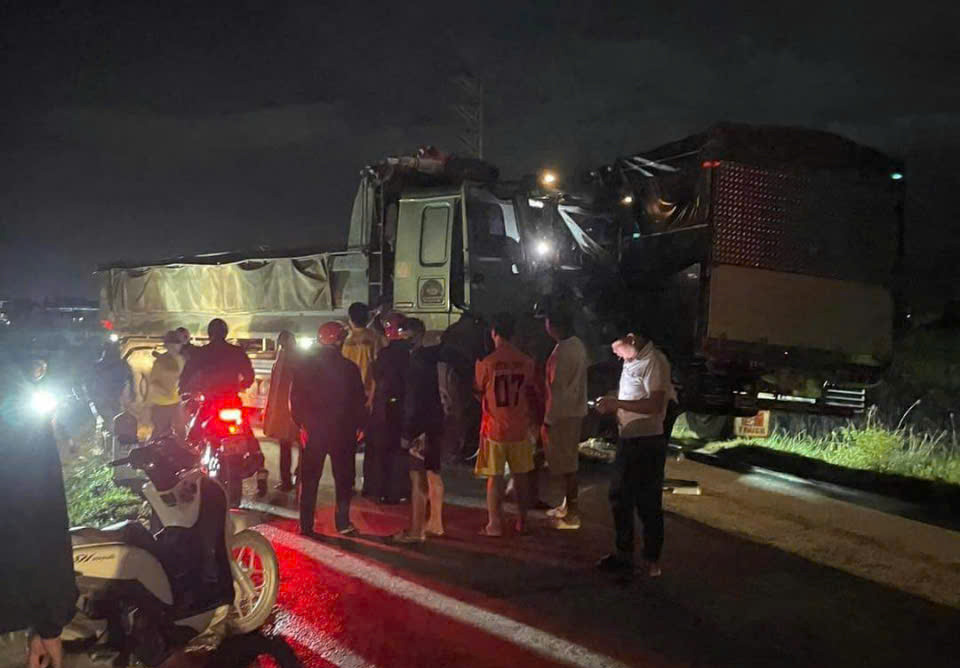 Scene of a traffic accident on National Highway 279, in Dien Bien province. Photo: Provided by local residents