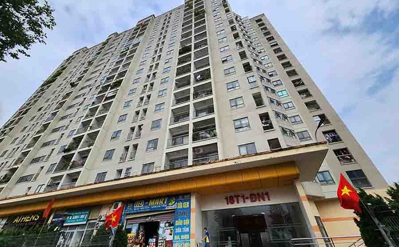 Many residents at The Golden An Khanh apartment building are still waiting for their pink books. Photo: Cao Nguyen.