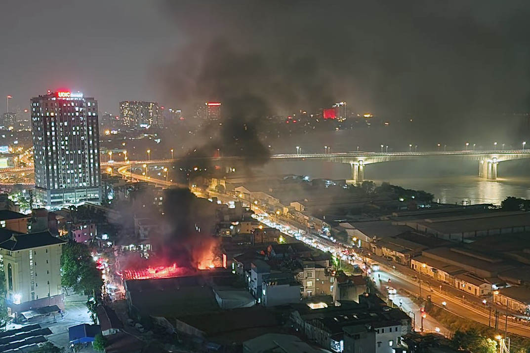 The fire seen from afar. Photo: Quang Minh Quang Anh