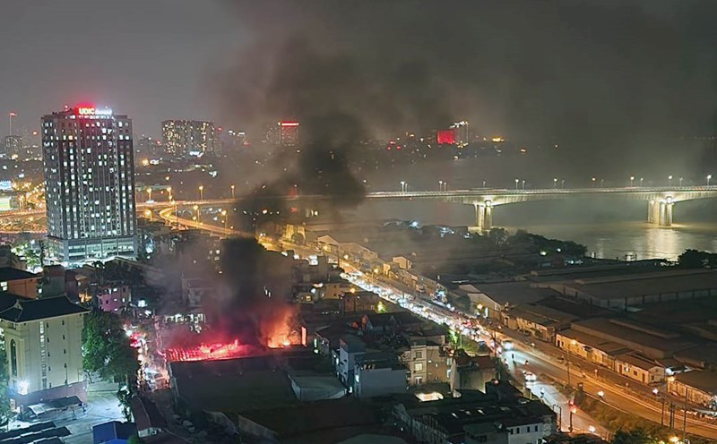 The fire seen from afar. Photo: Quang Minh Quang Anh