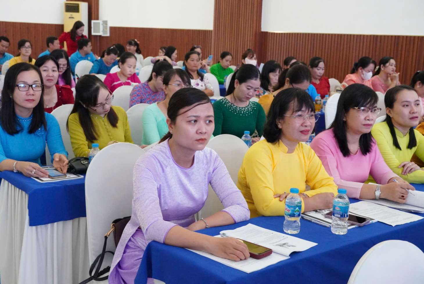 Meeting scene. Photo: Ky Quan