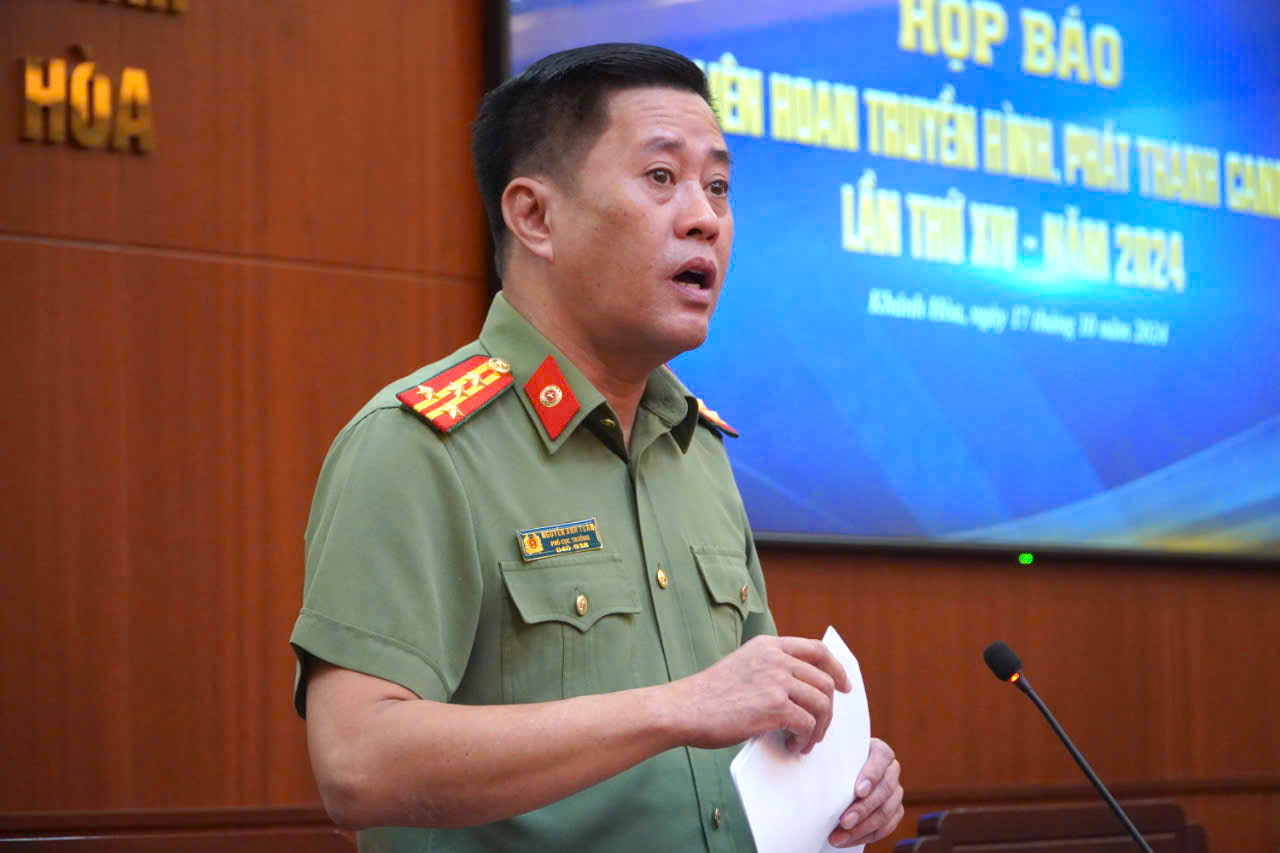 Colonel Nguyen Anh Tuan - representative of the Organizing Committee for press information about the Television and Radio Festival. Photo: Huu Long