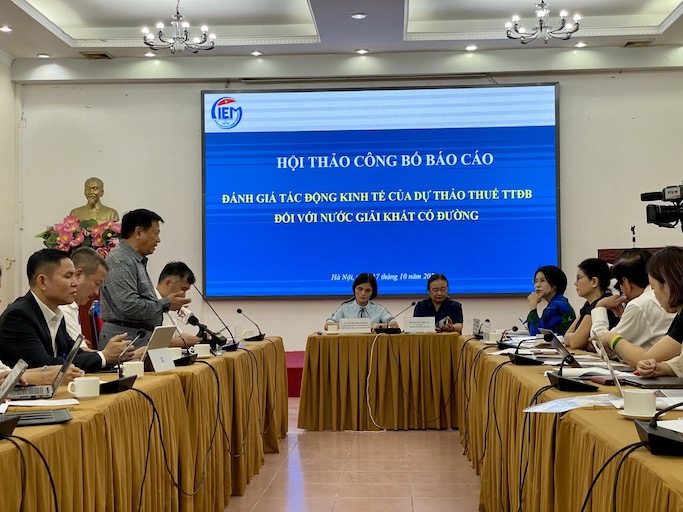 Experts give their opinions on imposing special consumption tax on sugary drinks. Photo: Thuy Linh