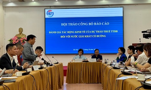 Các chuyên gia nêu ý kiến về việc áp thuế tiêu thụ đặc biệt lên đồ uống có đường. Ảnh: Thùy Linh