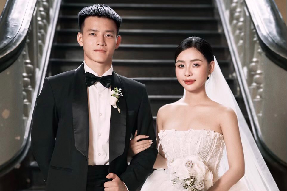Vietnam U23 player - Nguyen Thanh Nhan announced that he is about to get married. Photo: FBNV