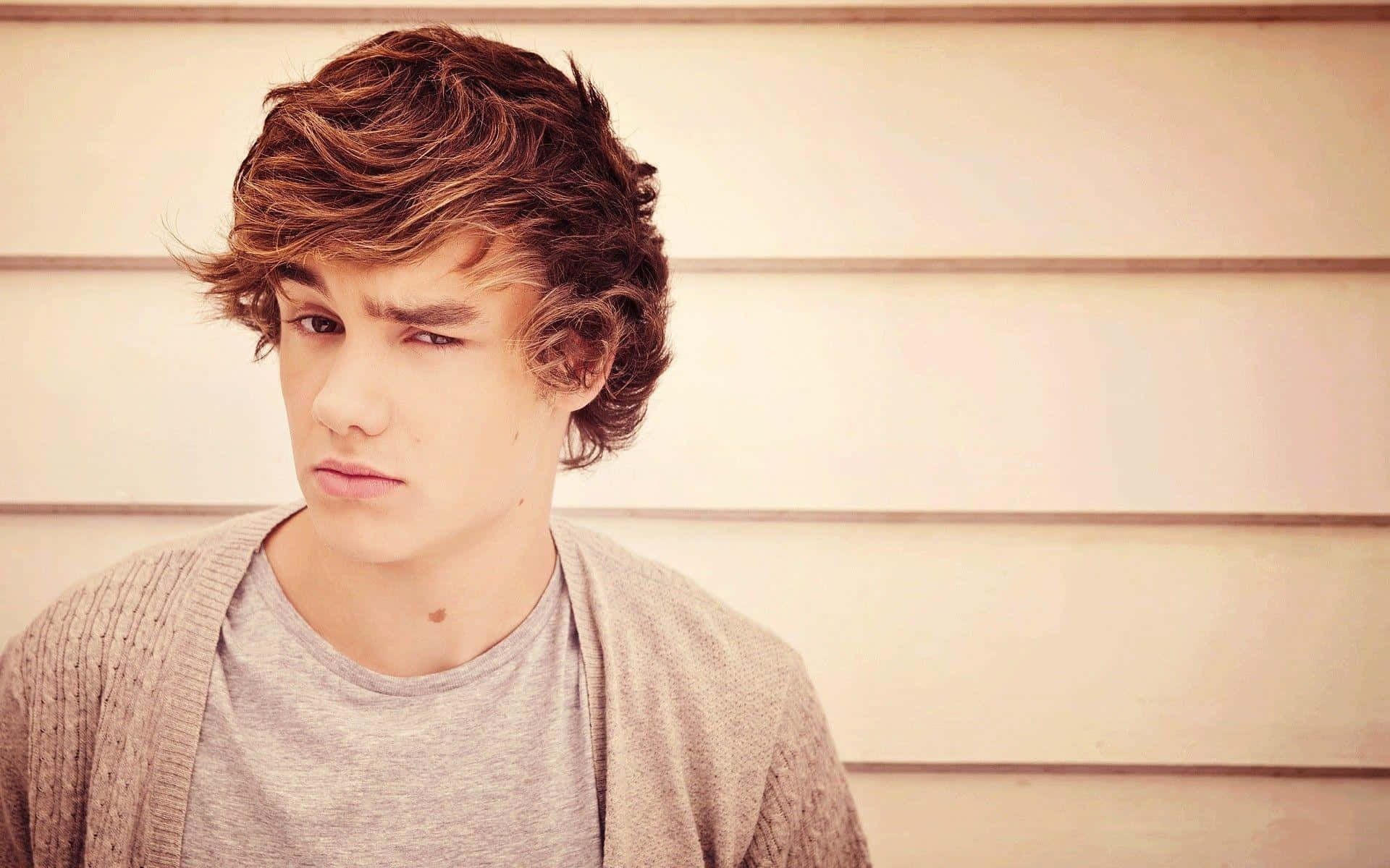 Liam Payne dien trai thoi tre. Anh: Wallpaper Flare