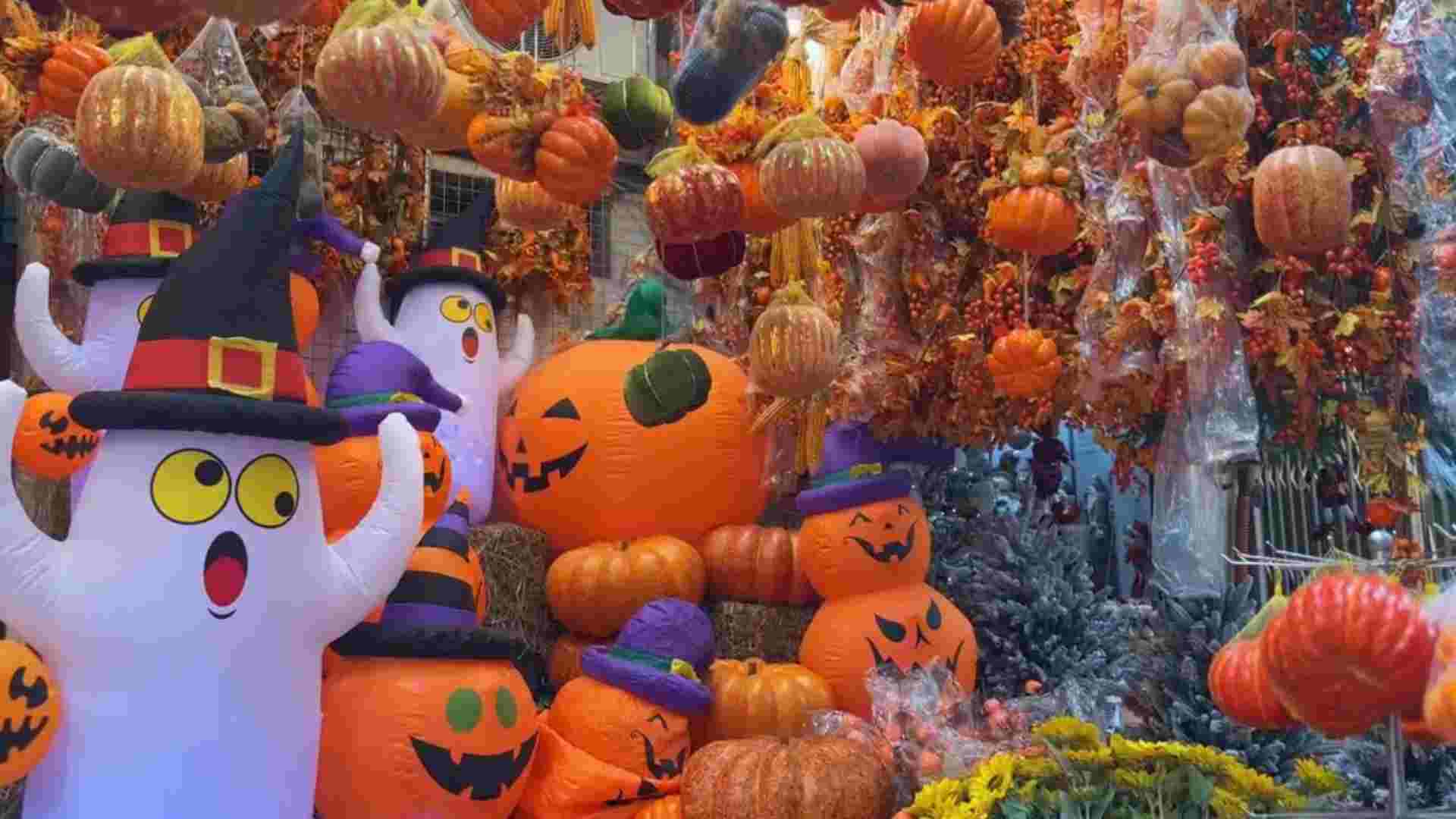 New look of Hang Ma Street near Halloween. Photo: Ngoc Linh