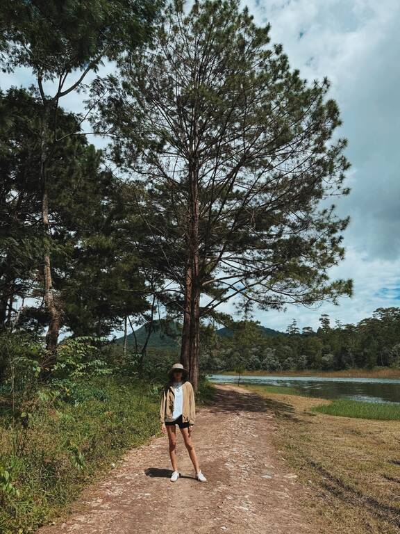 Tang Thanh Ha va gia dinh thuong xuyen len Da Lat va tham gia cac cung duong trekking de kham pha thien nhien cua thanh pho nay. Anh: FBNV