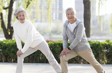 Supplementing foods rich in calcium is a way to help strengthen bones. Photo: Healthshots