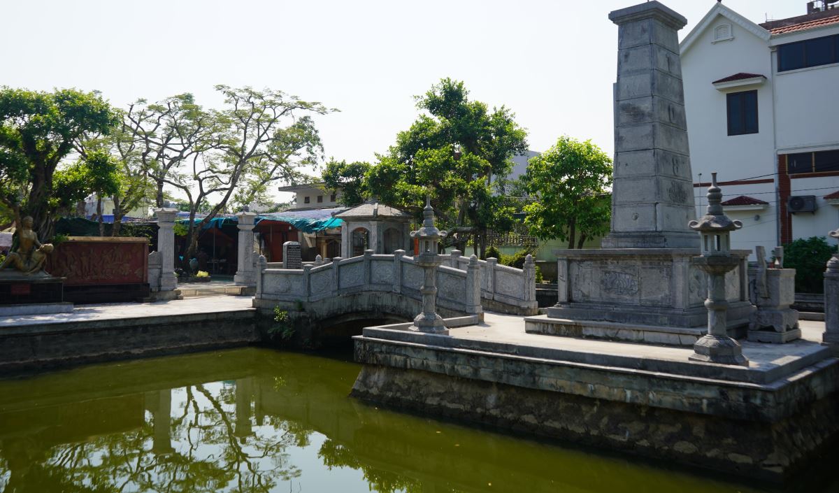 Lake 108 - a historical relic of Hai Phong city's resistance war, where evidence of the massacre on February 16 and 17, 1949 by French colonialists that left 108 people dead is recorded. Photo: Mai Dung