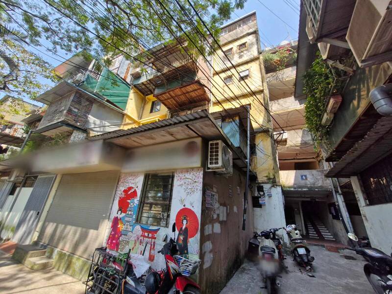 A corner of To Hieu apartment building (Cau Giay district, Hanoi). Photo: Thu Giang