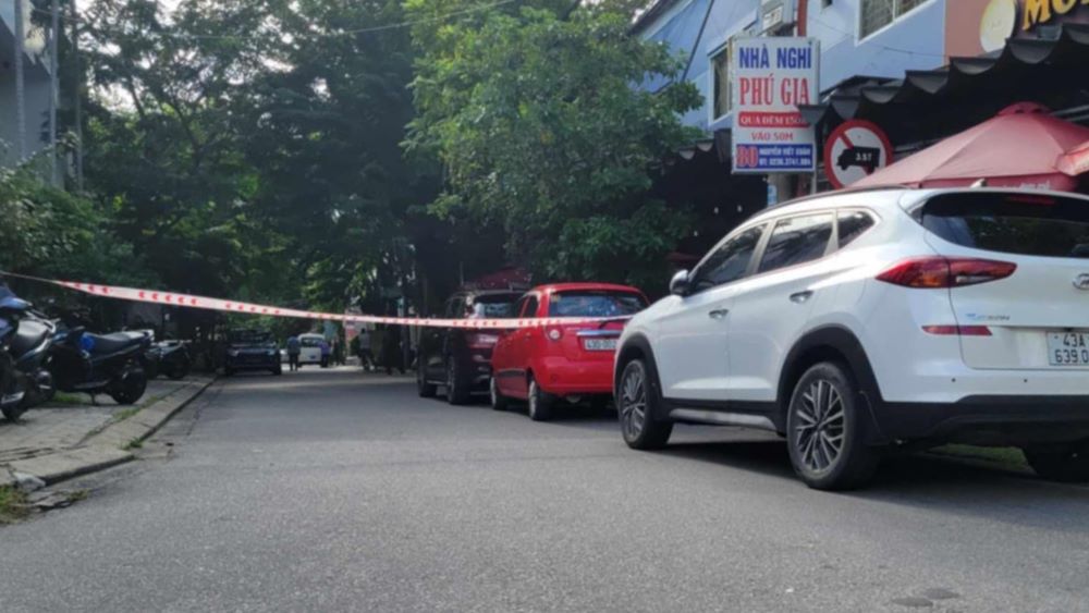 Công an phường Hòa Minh (quận Liên Chiểu, TP Đà Nẵng) phong tỏa hiện trường vụ sát hại. Ảnh: MT