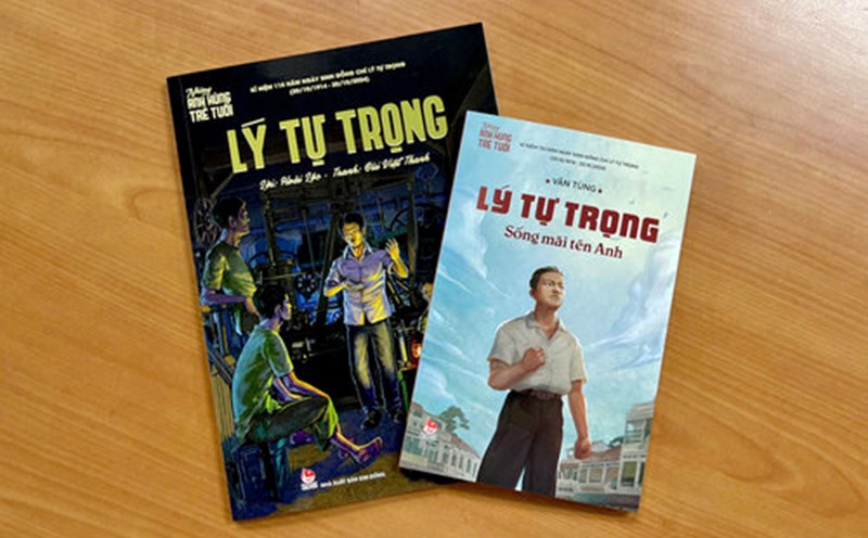 2 special books about Ly Tu Trong - the first communist youth union member. Photo: Publishing House