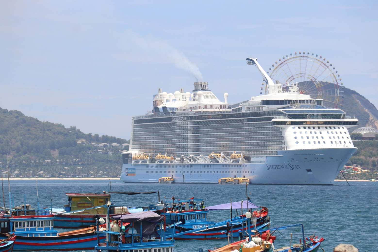 Khanh Hoa is looking for solutions to avoid losing international tourist destinations from cruise ships. Photo: Phuong Linh