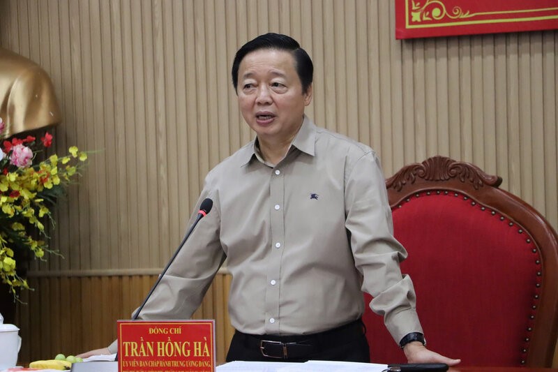 Pho thu tuong Chinh phu Tran Hong Ha phat bieu chi dao tai buoi hop voi cac tinh, thanh ven bien trong thuc hien chong khai thac IUU tai tinh Ca Mau. Anh: Nhat Ho