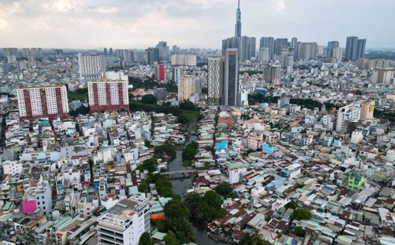 Ho Chi Minh City will reclaim land from 2,260 households to renovate Xuyen Tam canal. Photo: Anh Tu