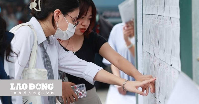 Many schools have announced their 2025 enrollment plans to candidates. Photo: Hai Nguyen