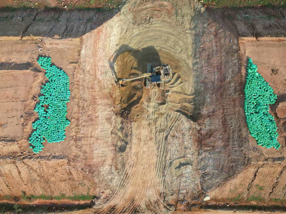 Clearing the flood drainage position at the Binh Dinh Province Coastal Road Project, Cat Tien - Diem Van section. Photo: Hoai Luan